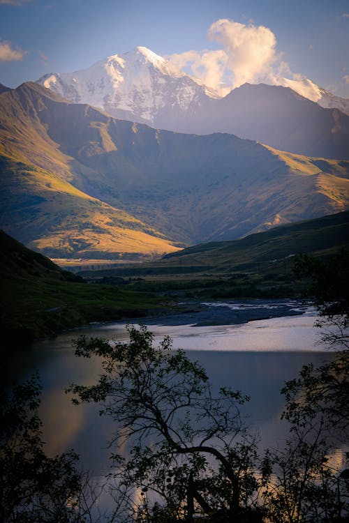 Бесплатное стоковое фото с mountain, вертикальный выстрел, гора