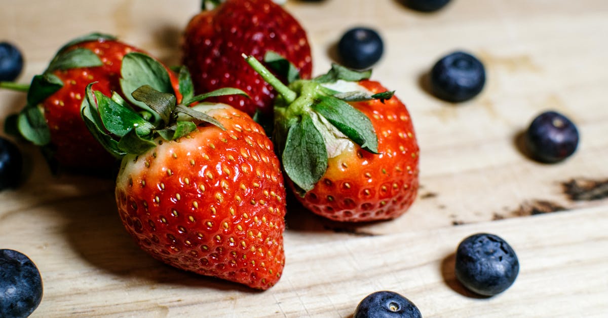 How to freeze fresh blueberries and strawberries