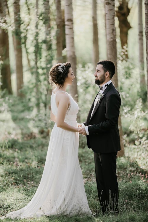 Bride and Groom Photo Session in Forest · Free Stock Photo