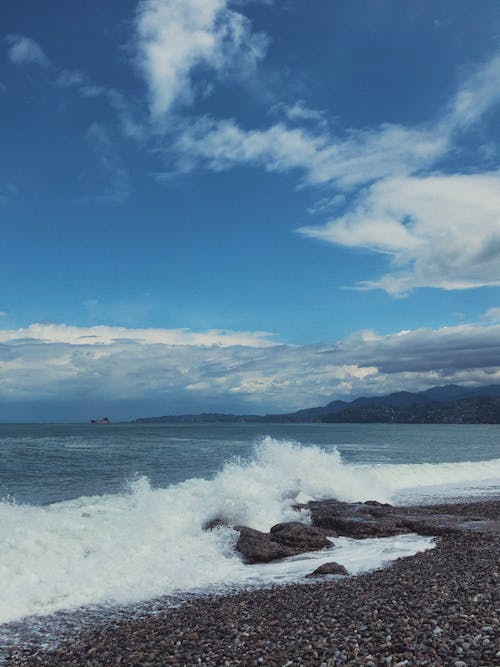 免费 垂直拍摄, 波浪撞擊, 海濱 的 免费素材图片 素材图片