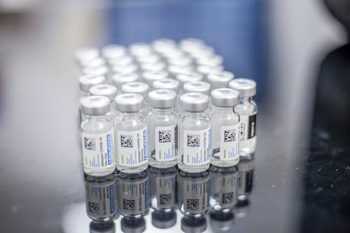 covid-19, 冠状病毒病疫苗, 小瓶 的 免费素材图片