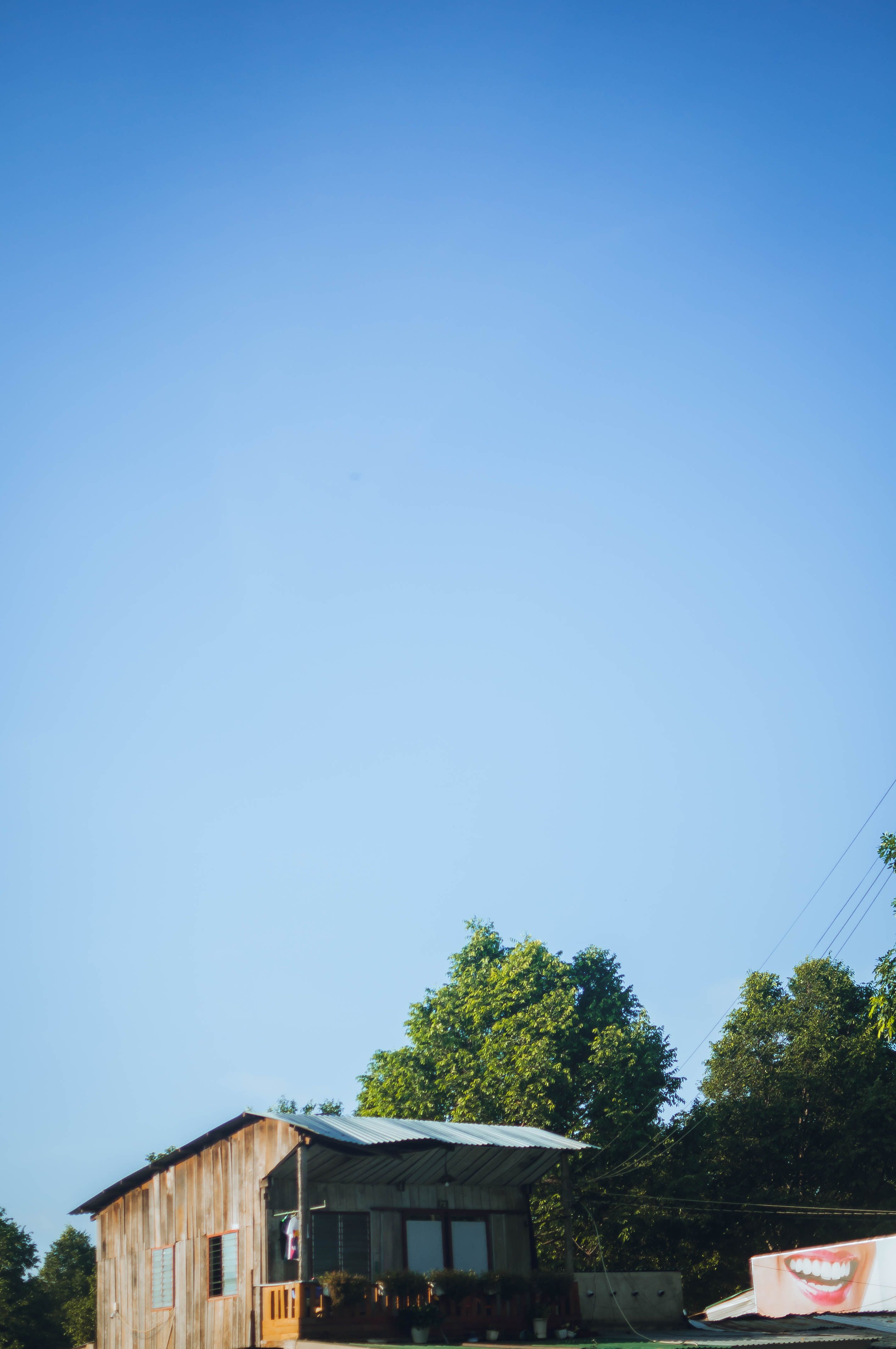 Brown Wooden House Under the Blue Sky · Free Stock Photo