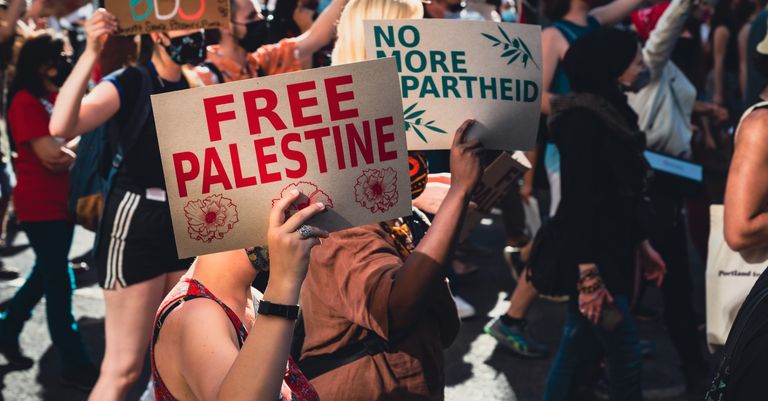 Pro‑Palestinian activists protest Mumbai police raid on kite‑flying volunteer