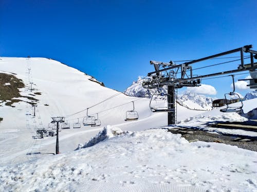 Gratis Fotos de stock gratuitas de al aire libre, cielo azul, estación de esquí Foto de stock