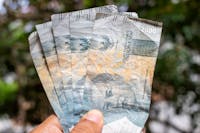 Indonesia Defends Rupiah Amid Oil Volatility and Dollar Strength