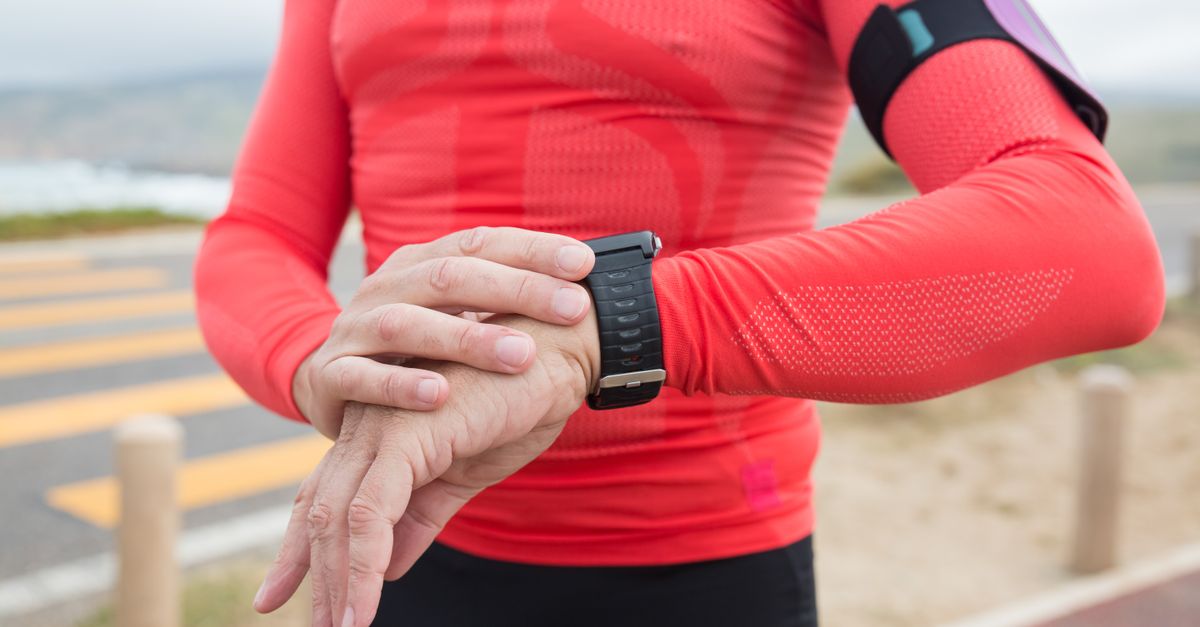 Why Your Smartwatch Fitness Tracking Fails Most People (And What Actually Builds Lasting Habits)