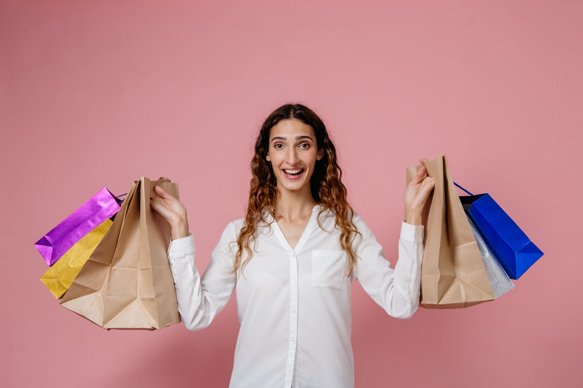Shopping Addiction: £700 Monthly Spending Cut by 60% in 2021