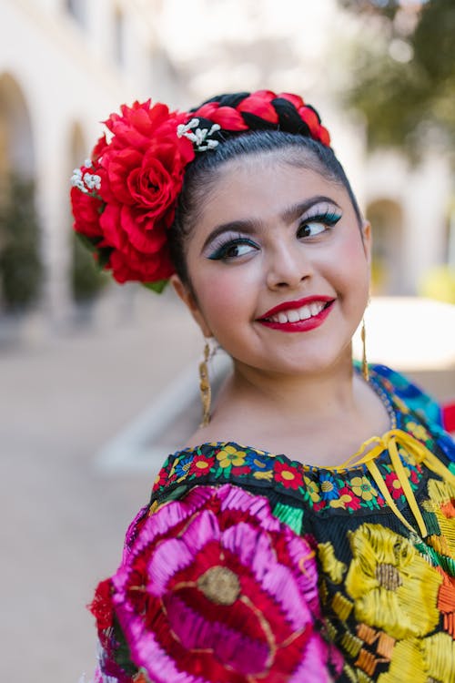 Free Beautiful Woman Wearing a Floral Headdress Stock Photo