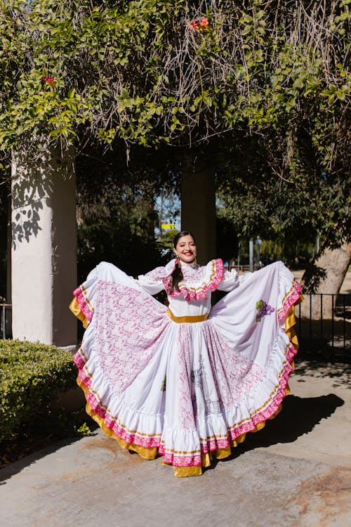 Fotobanka s bezplatnými fotkami na tému biele šaty, cinco de mayo, latový odev