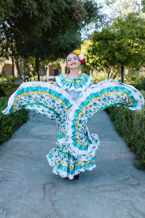 Free Dancer in a Beautiful Floral Pollera Dress Stock Photo