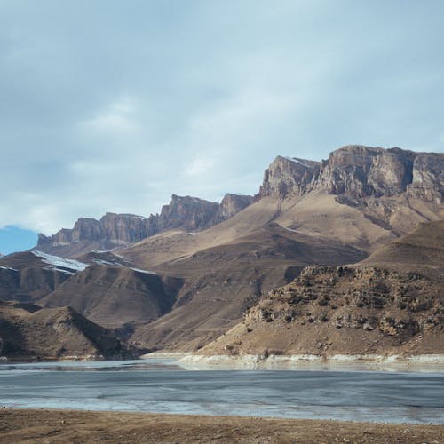 бесплатная Бесплатное стоковое фото с белое небо, водоем, геологические формации Стоковое фото