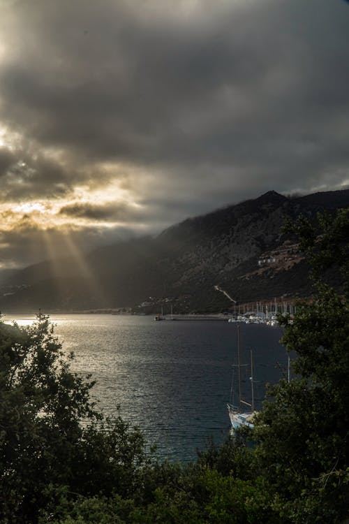 Základová fotografie zdarma na téma moře, mraky, sluneční světlo