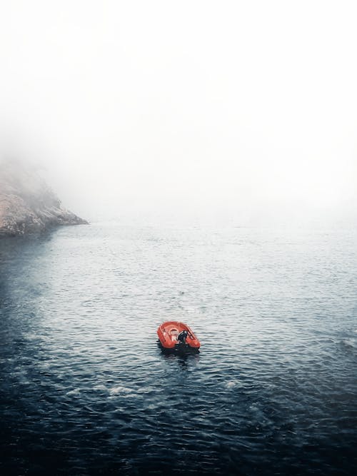 Free Red Kayak on Body of Water during Foggy Weather Stock Photo