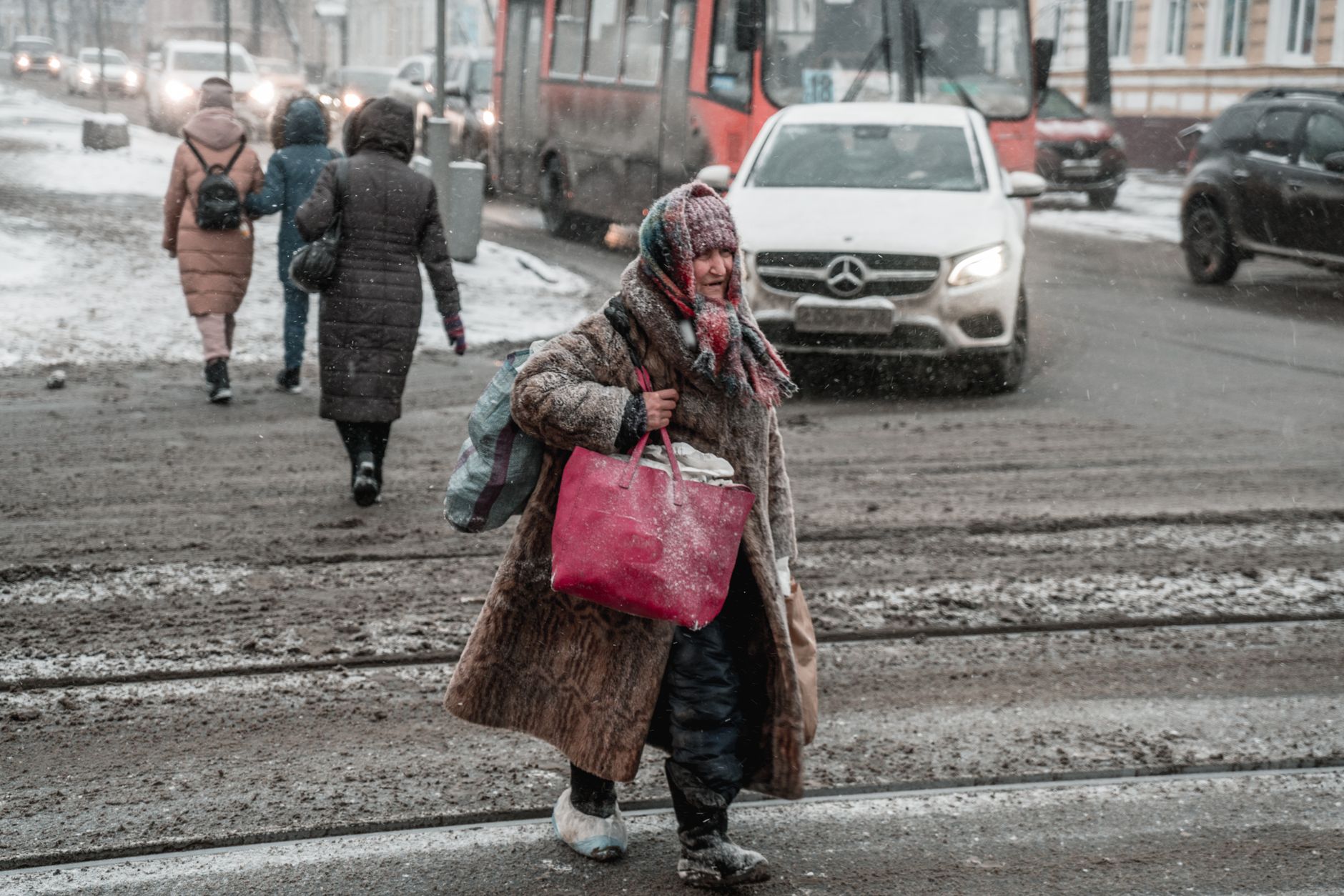 Autobuz de transport public avariat într-un accident rutier la Târgoviște