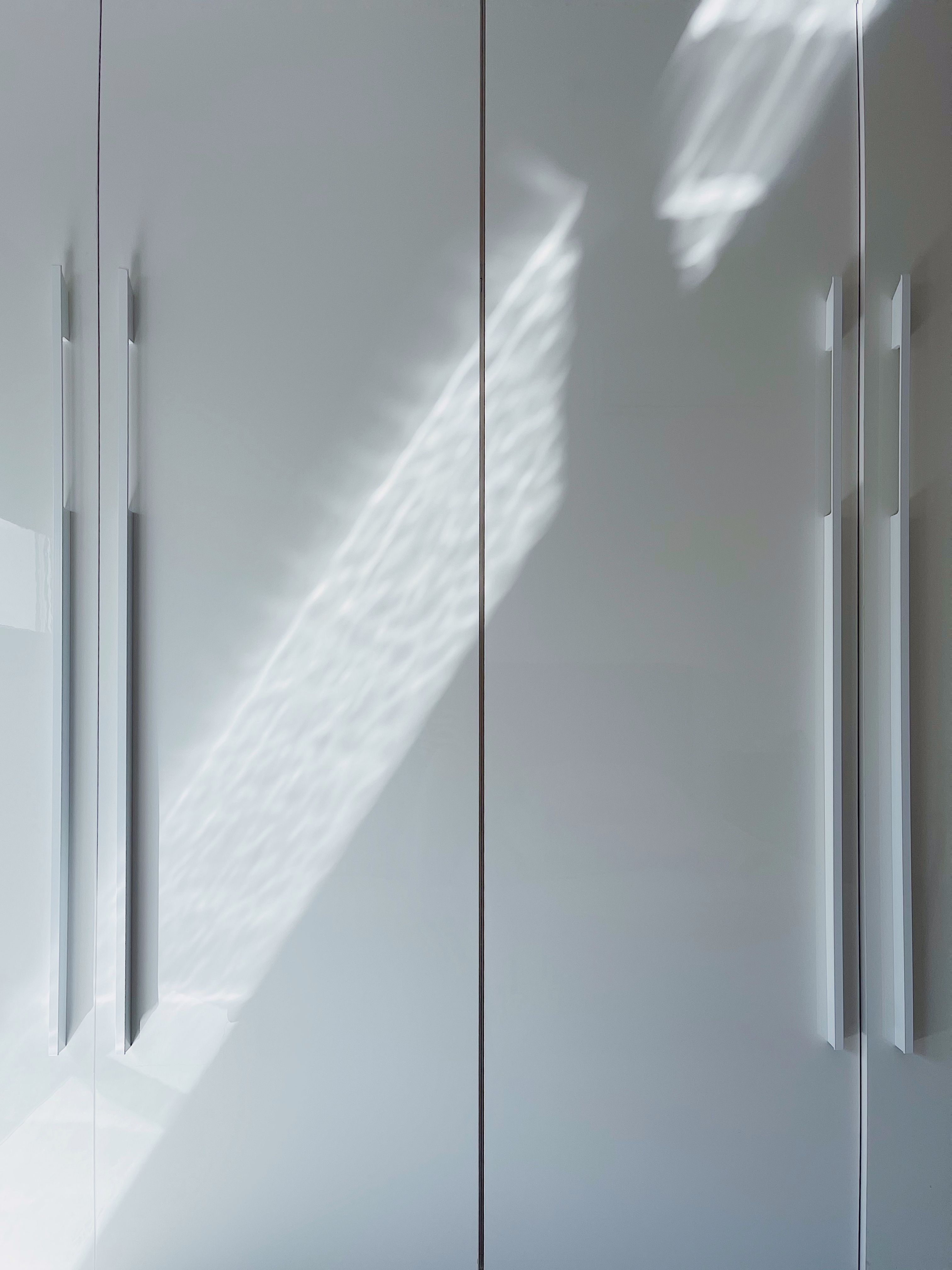 Acrylic high-gloss white cabinet doors