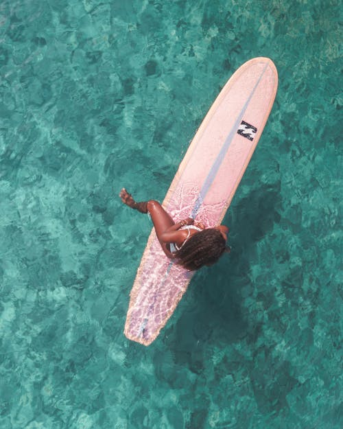Безкоштовне стокове фото на тему «Бікіні, вертикальні постріл, дошка для серфінгу»