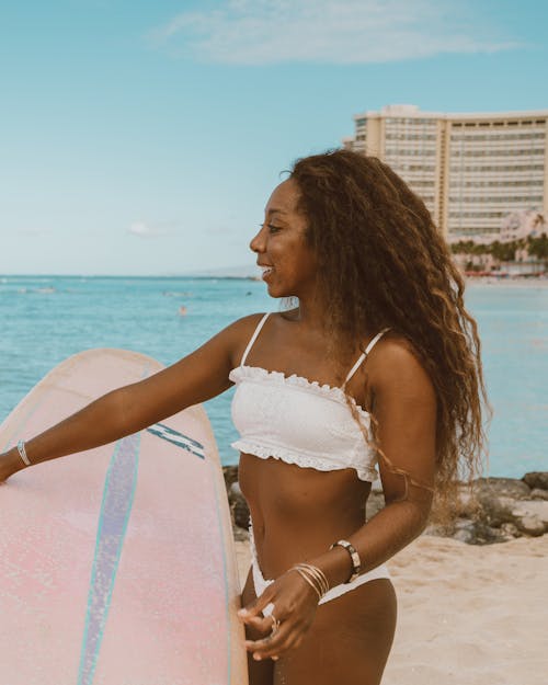 Free 
A Woman in a White Bikini Holding Her Surfboard Stock Photo