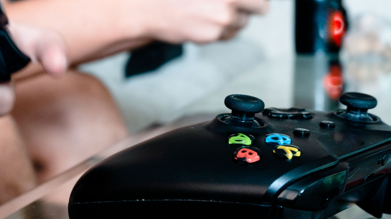 Xbox controller on a glass table during a gaming session, illustrative photo for the Clair Obscur: Expedition 33 Game Pass exit