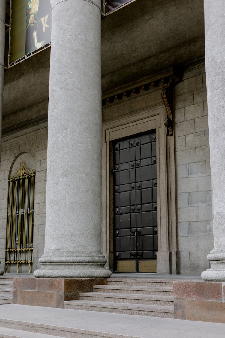 Entrance To Courthouse