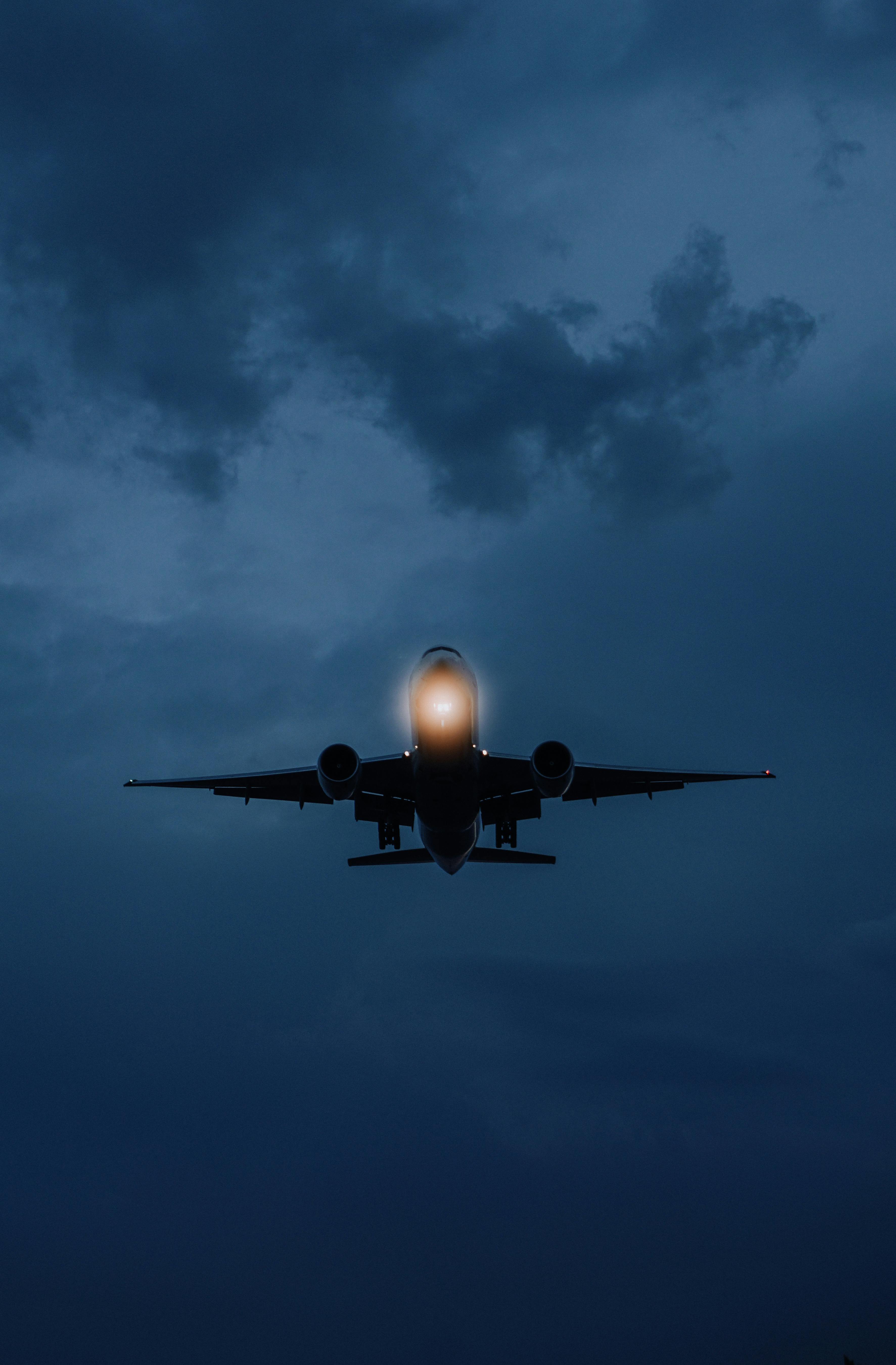 Airplane Wallpaper Images - Free Download on Freepik