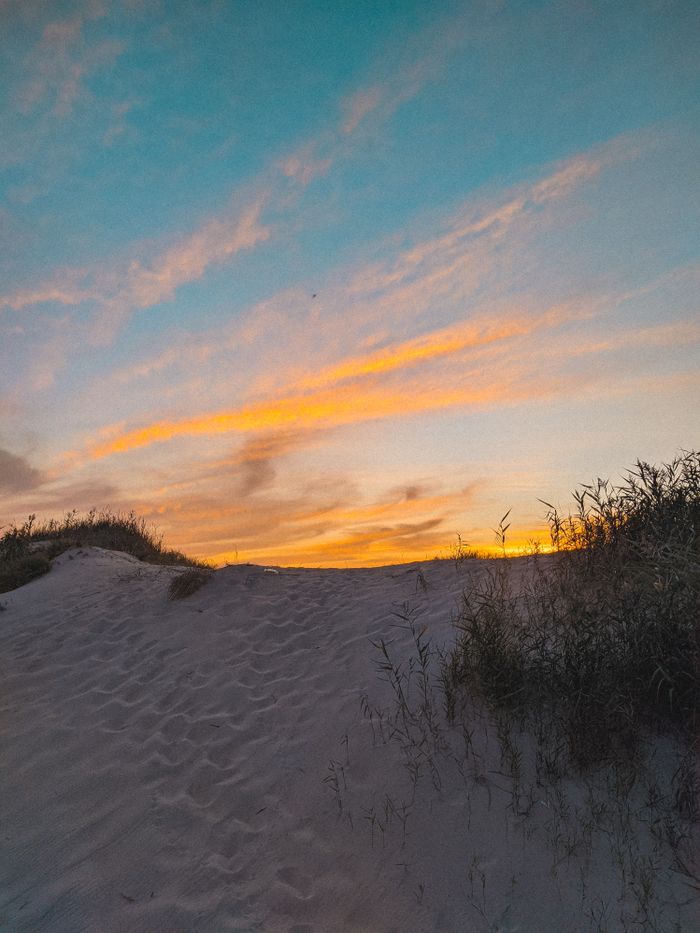 Dusk over a coastal dune, photo by Темур Сапрыкин on Pexels