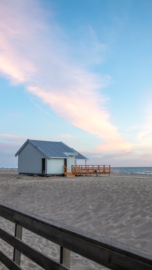 Gratis lagerfoto af blå himmel, lodret skud, sand