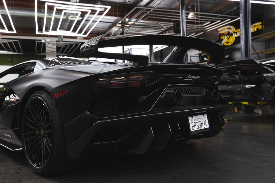 advantages of carbon fiber spoilers