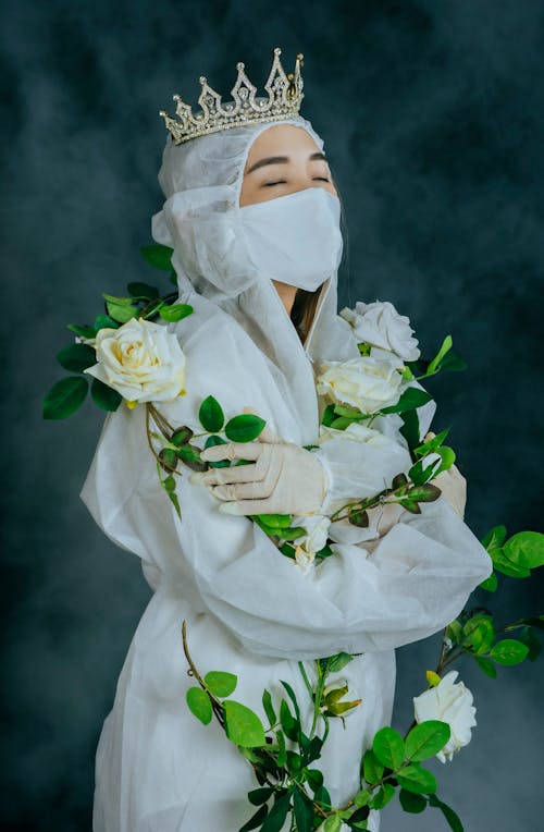 Gratis lagerfoto af ansigtsmaske, blade, blomster