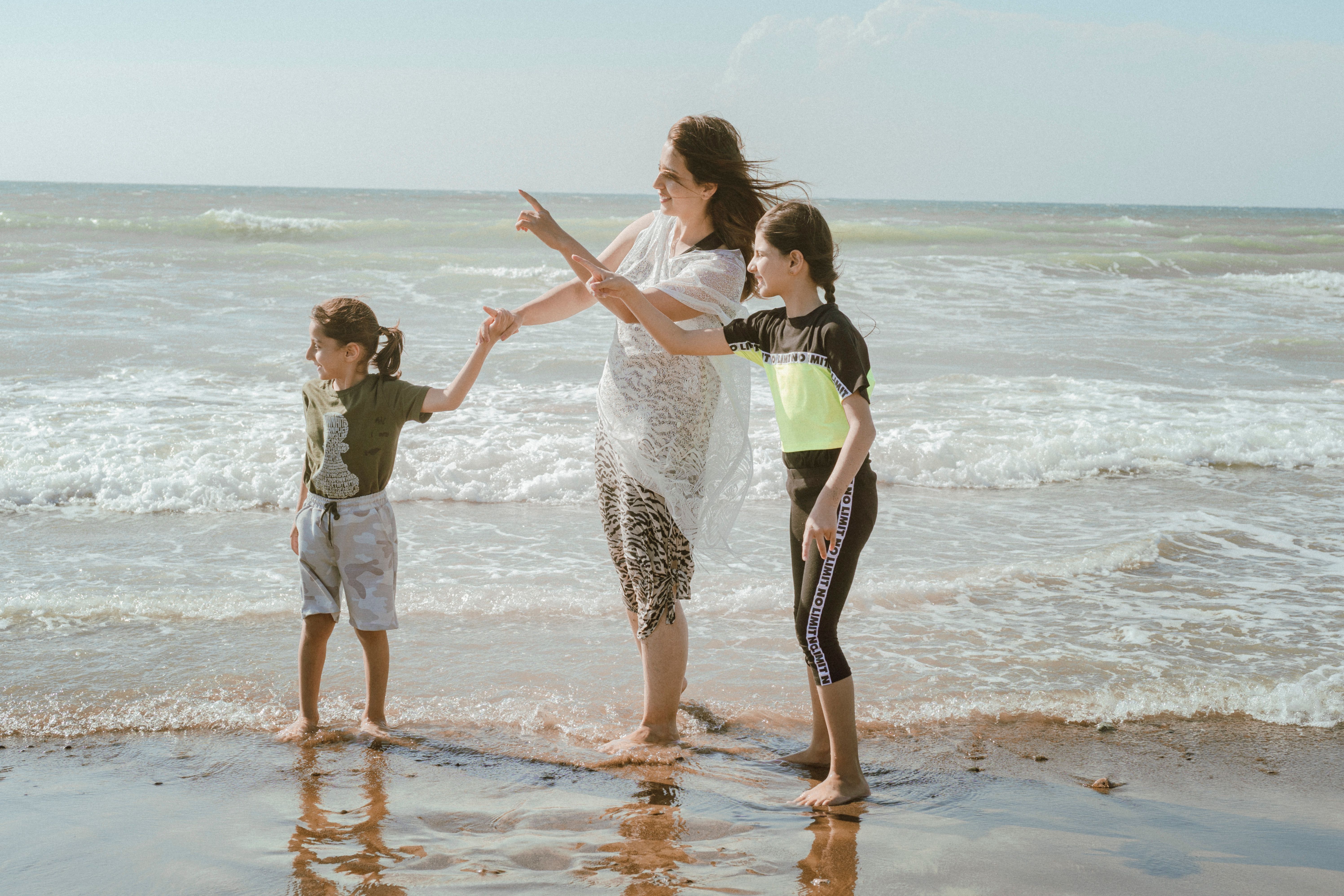 Family Traveller-Sailawaze Live showcases immersive travel inspiration — Photo by Baset Alhasan on Pexels