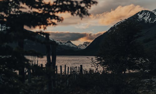 Fotobanka s bezplatnými fotkami na tému hory, jazero, mraky