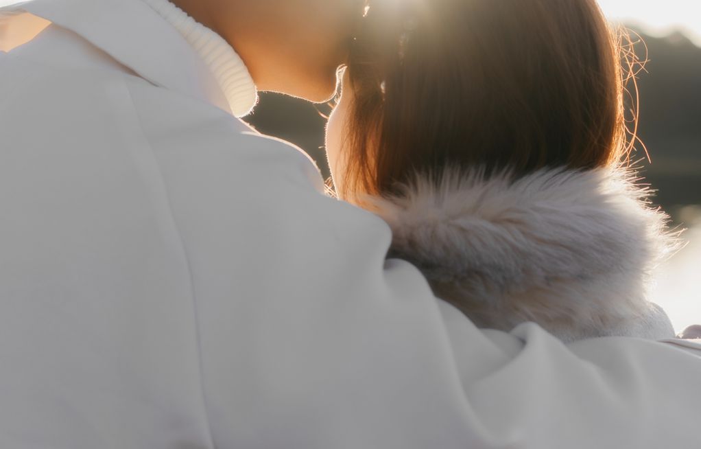 Online dating: starting a conversation on a niche platform