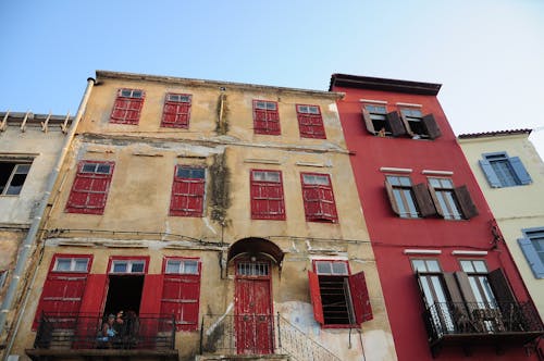 Immagine gratuita di architettura, balcone, cielo azzurro