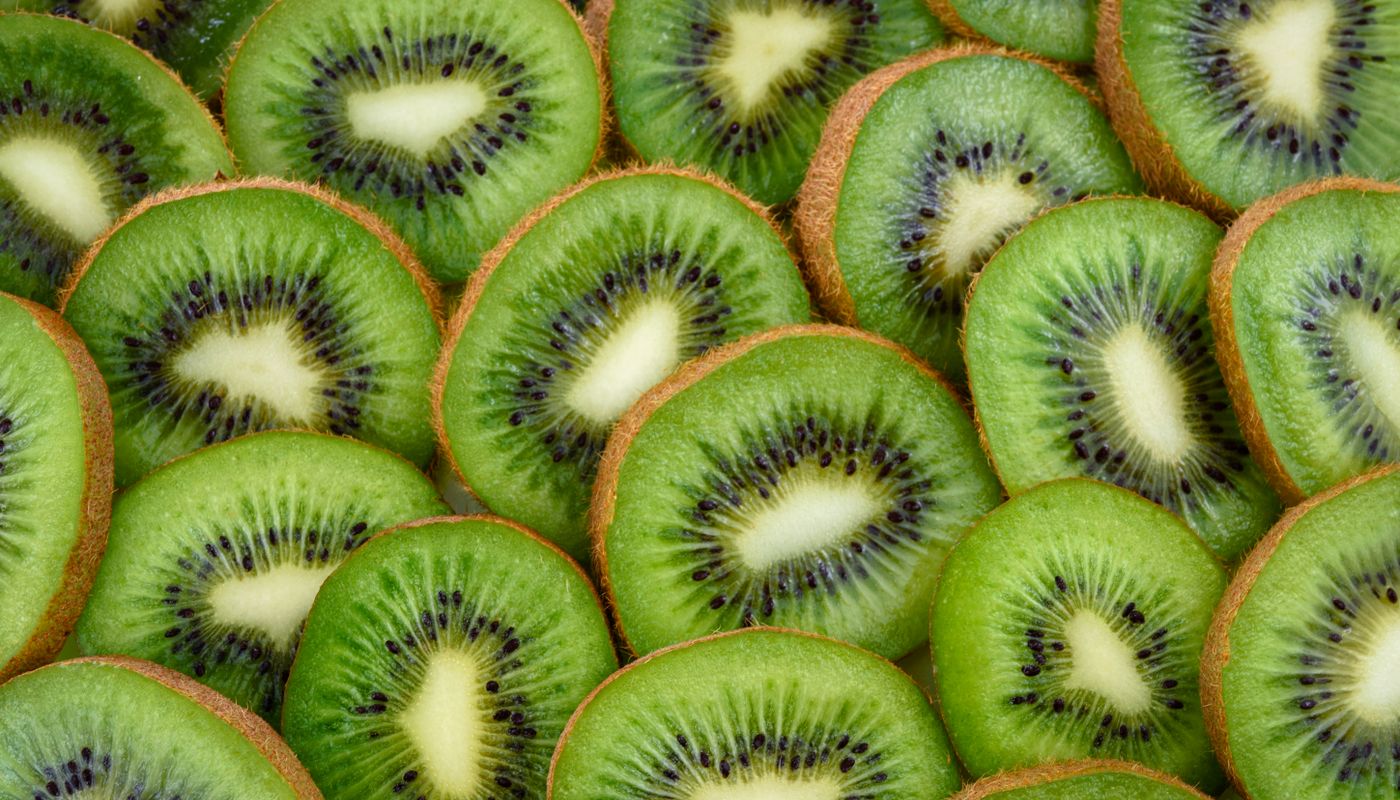 mango pineapple smoothie bowl — Sliced Kiwi Fruits · Free. Photo: Pexels