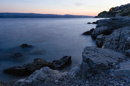 Fotobanka s bezplatnými fotkami na tému exteriéry, kamene, krajina pri mori