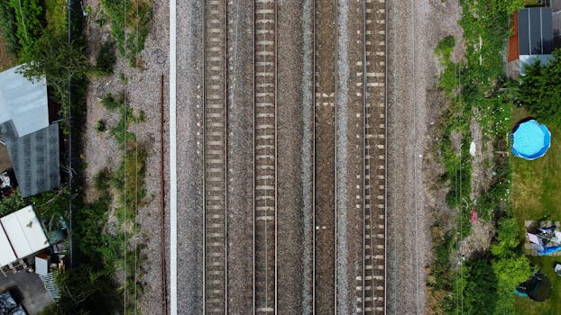Aerial view of railway tracks surrounded by greenery in Luton, UK.