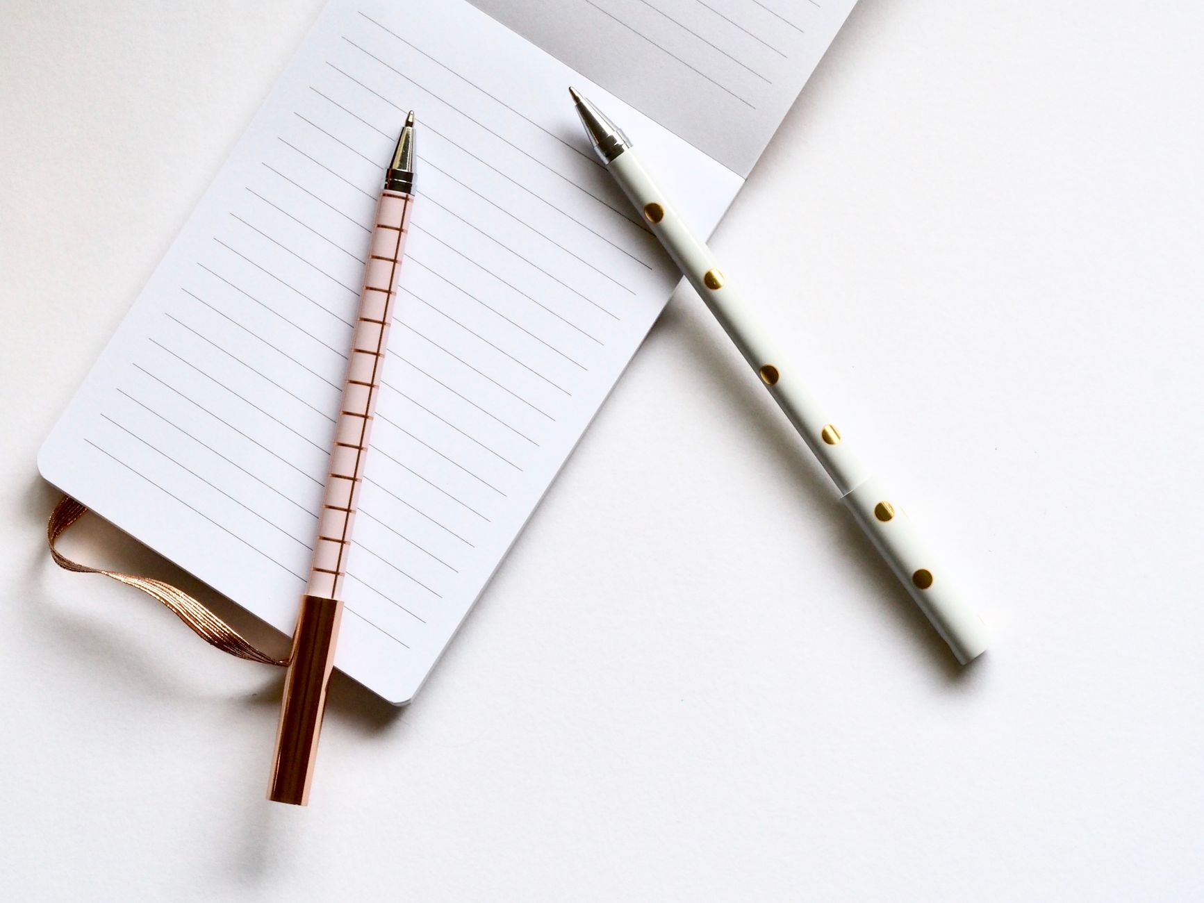 Caderno com registo de pensamentos usado em TCC
