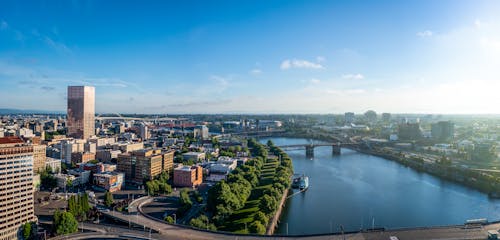 Бесплатное стоковое фото с Аэрофотосъемка, голубое небо, город