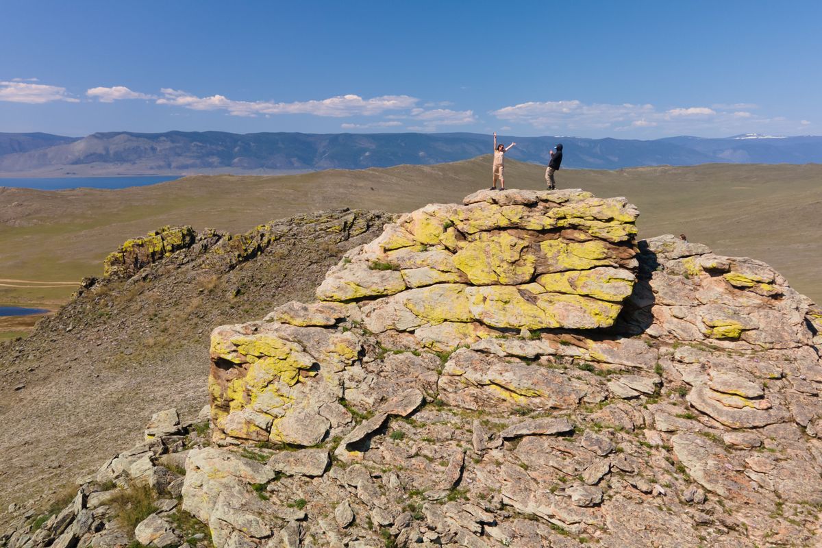Excursionistas en la cima