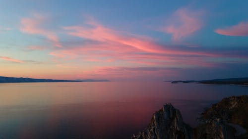 Fotobanka s bezplatnými fotkami na tému dramatická obloha, horizont, krajina pri mori