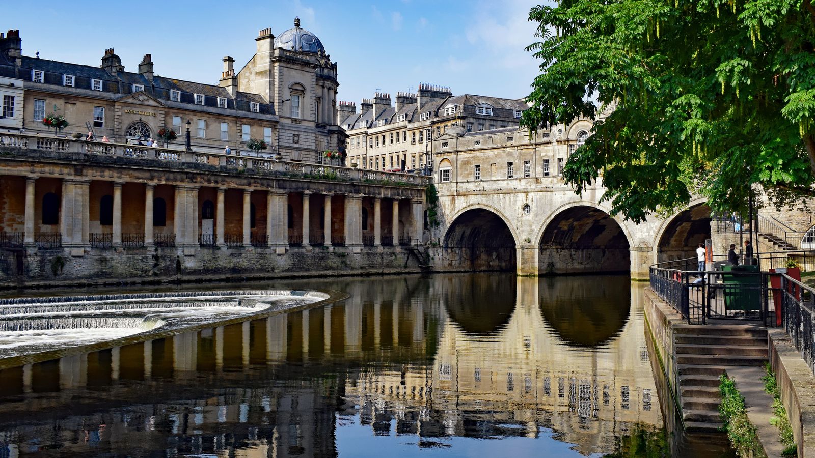 Hen party cocktail masterclass in Bath