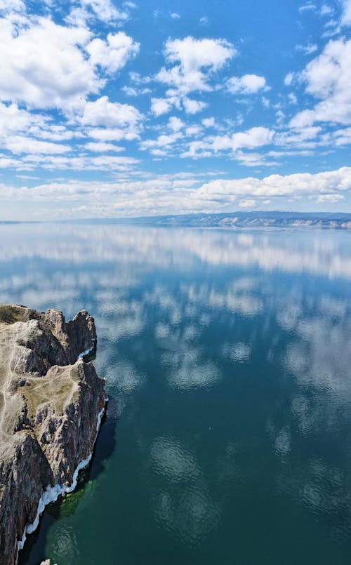 Gratis arkivbilde med baikal, blå himmel, innsjø