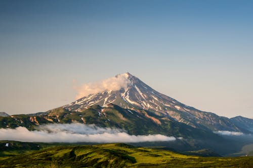 Gratis arkivbilde med 4k-bakgrunnsbilde, blå himmel, fjell bakgrunnsbilde