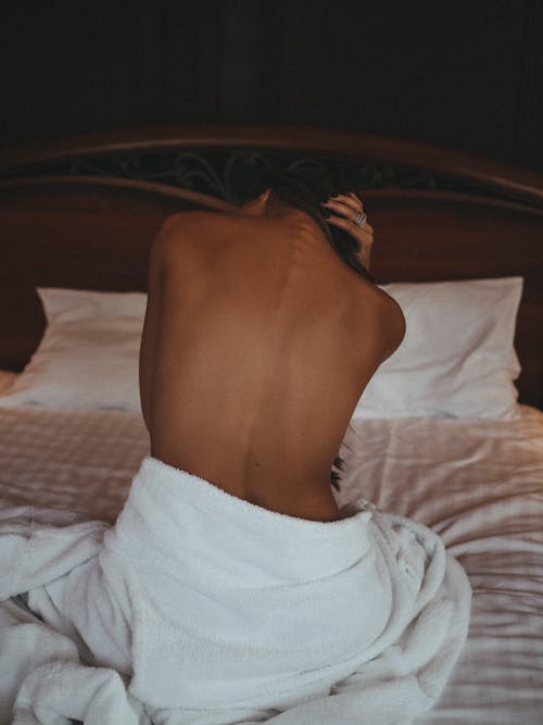 Free Back View Photo of Naked Woman On Bed Stock Photo