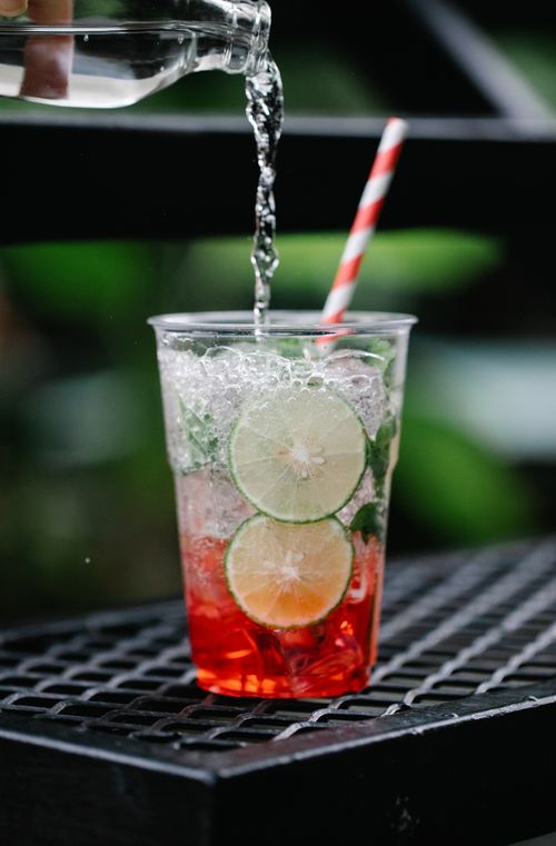Free Vibrant mojito with lime and berry, captured mid-pour for a refreshing feel. Stock Photo