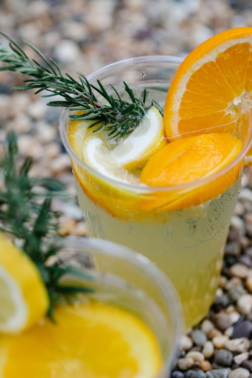 Бесплатное стоковое фото с апельсиновые дольки, крупный план, лимонад