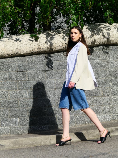 Free Stylish Woman in White and Beige Blazer Stock Photo