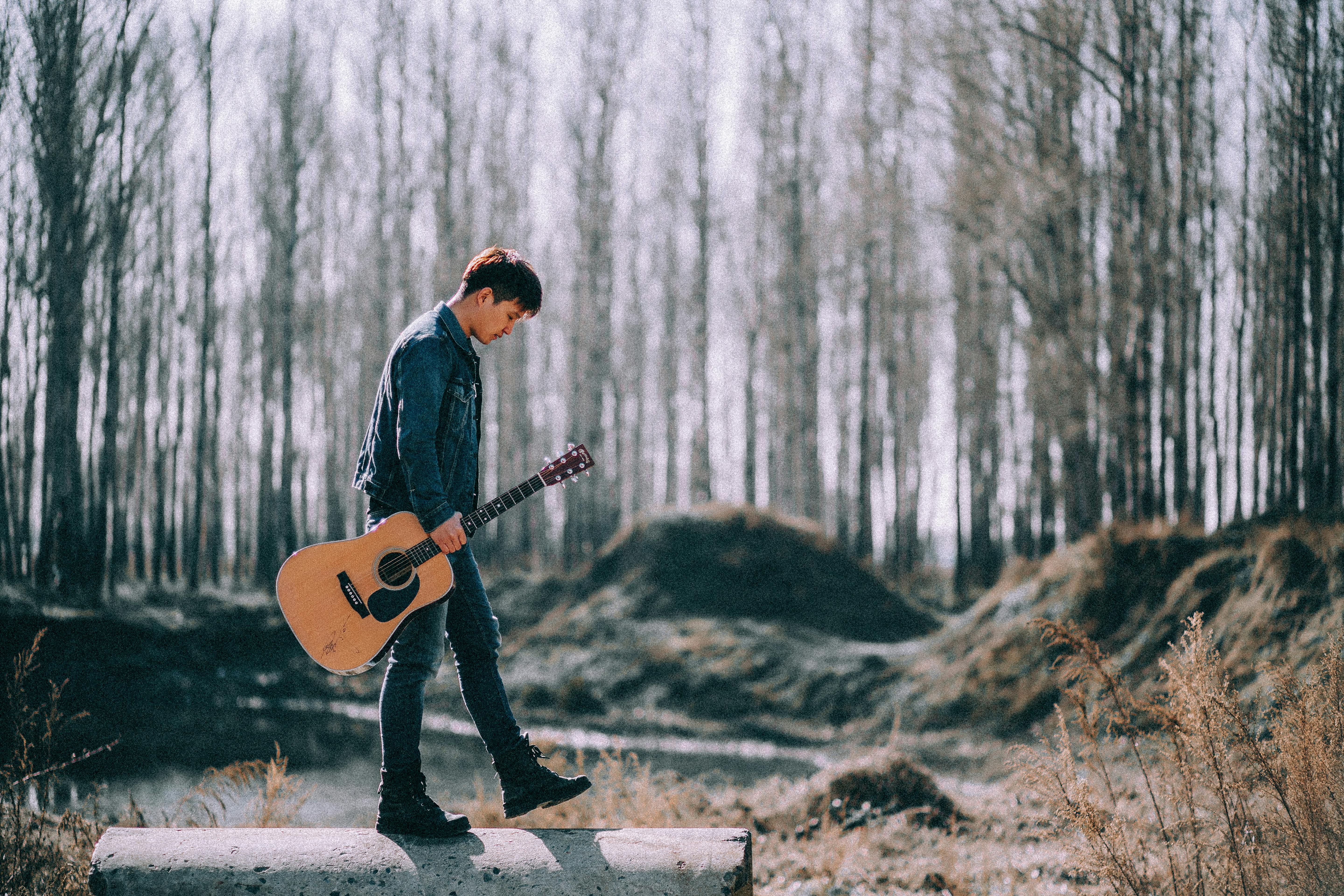 music discovery websites — Photo by Moses Cai on Pexels