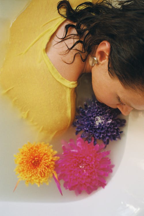 Free Woman in Yellow Shirt Taking a Bath Stock Photo