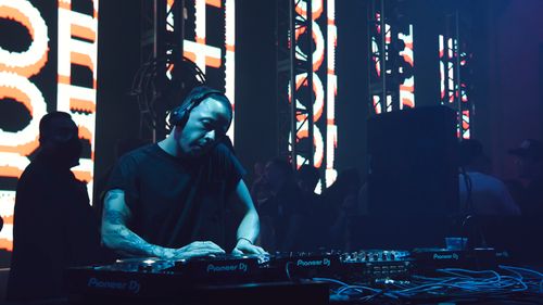 Free Energetic DJ set in a vibrant nightclub in Naucalpan de Juárez. Stock Photo