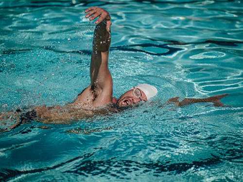 Treinamento De Nadador Na Piscina